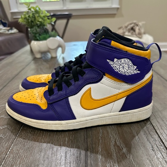 Jordon 1 High Fly Ease Shoes - Picture 2 of 16